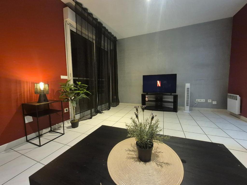 Large, spacious, fully equipped 4P - 2bedroom apartment - parking - 5