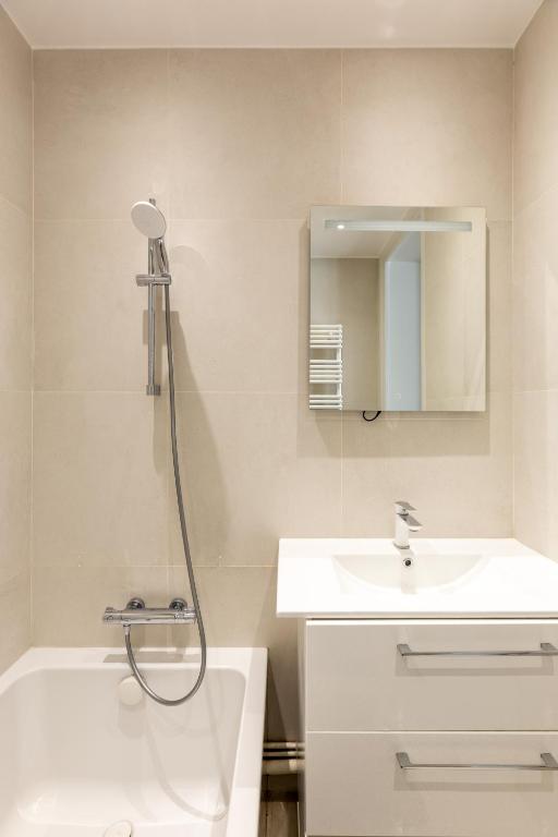 Prestigious 4BR - Sleeps 9 - Trocadero - 5