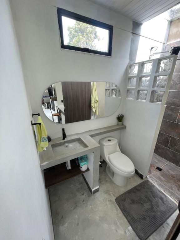 Casa con Jacuzzi, Cocina Equipada, WiFi y Parqueadero en San Roque - 4