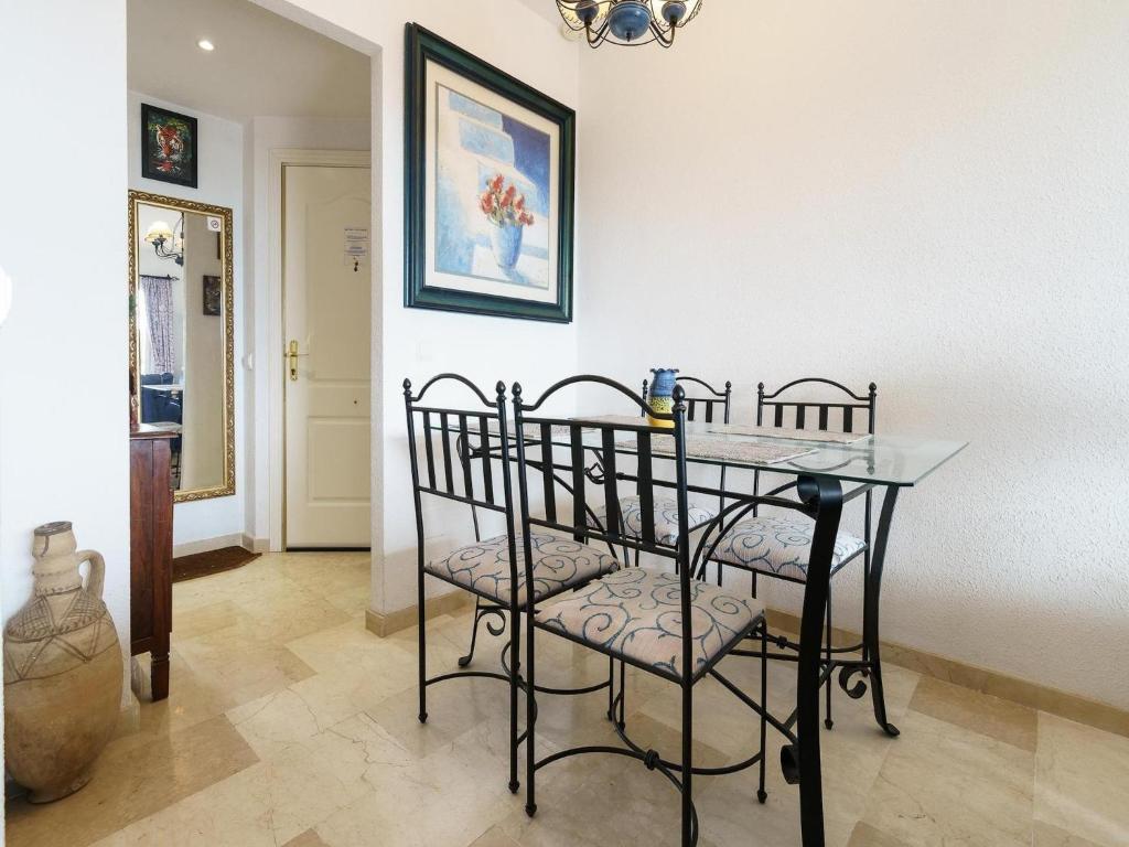 Apartment with garden and communal pool - 3