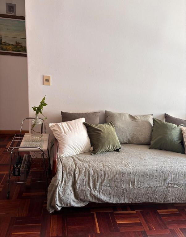 Bright - Cozy - Spacious Downtown MVD - Sleeps 4 - 5