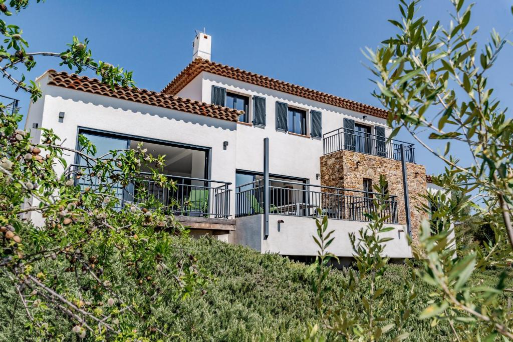 Villa Camille piscine vue mer - 2