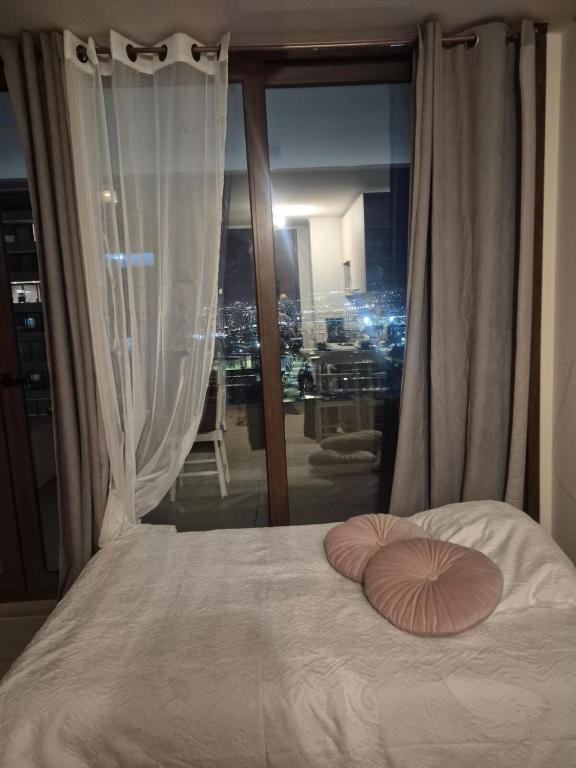 Modern Studio in Front of the Metro Privileged View - 5