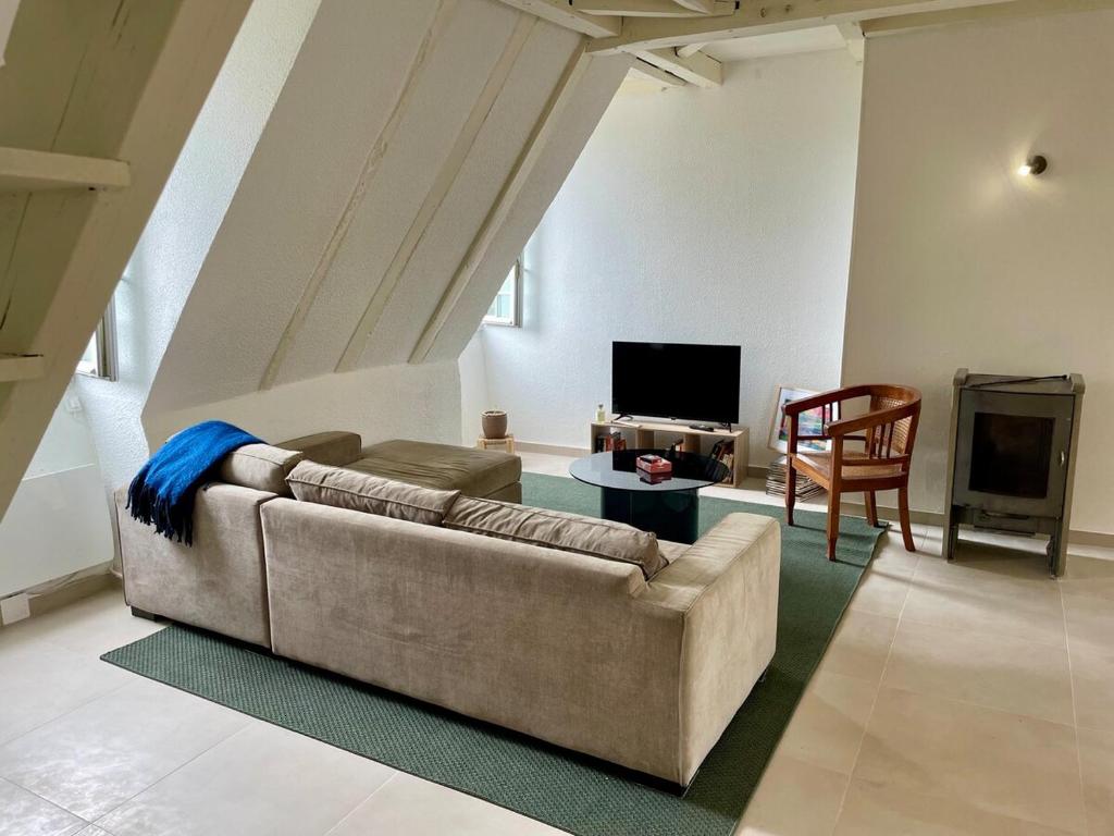 Duplex - Central - Family-friendly - Pyrenees & castle - 2
