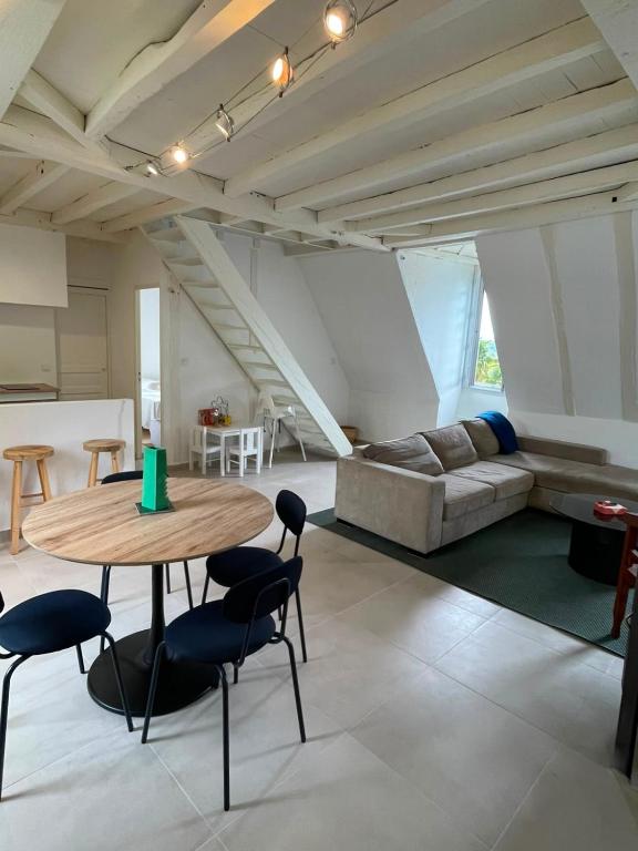 Duplex - Central - Family-friendly - Pyrenees & castle - 4