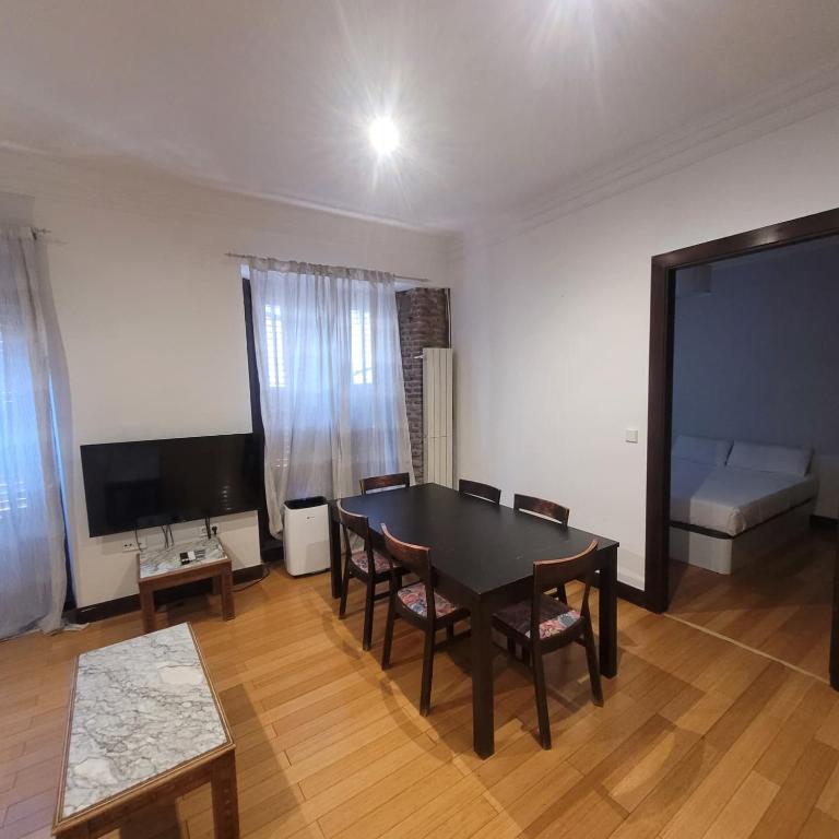 Centrally located flat in Madrid for 6 people - 2