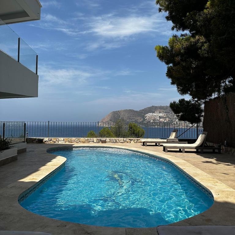 An amazing villa with views - 1