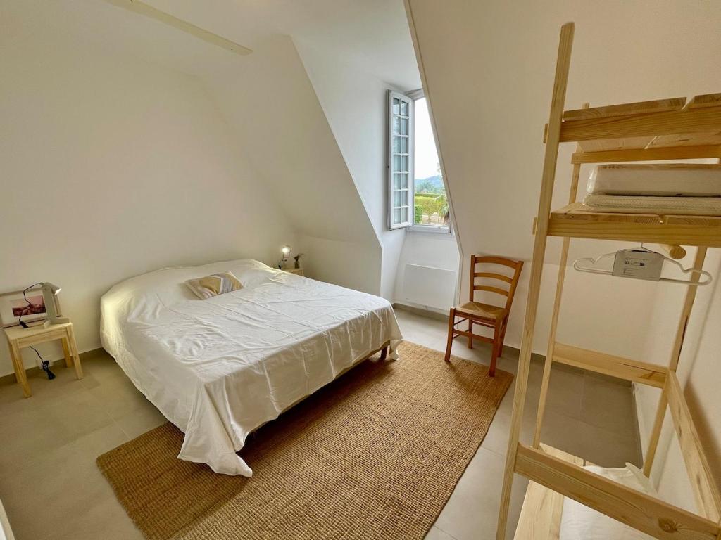 Duplex - Central - Family-friendly - Pyrenees & castle - 3