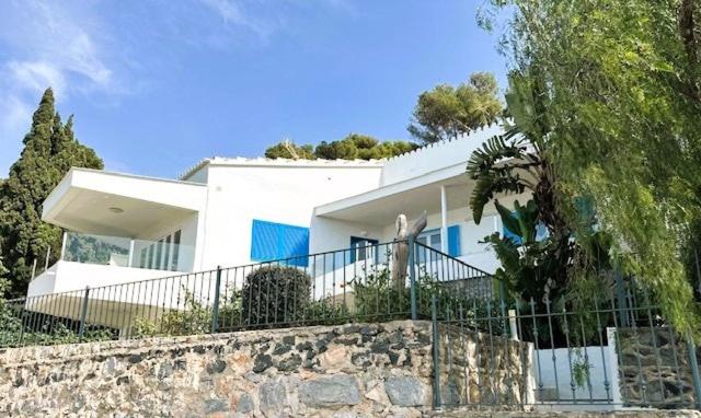 An amazing villa with views - 3