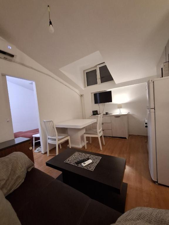 Belgrade Apartment by Mladenovic - 1