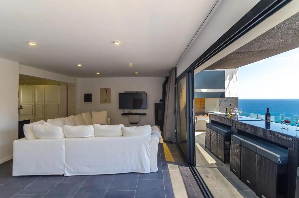 Seaside villa in Lloret de Mar with garden and pool view - 5