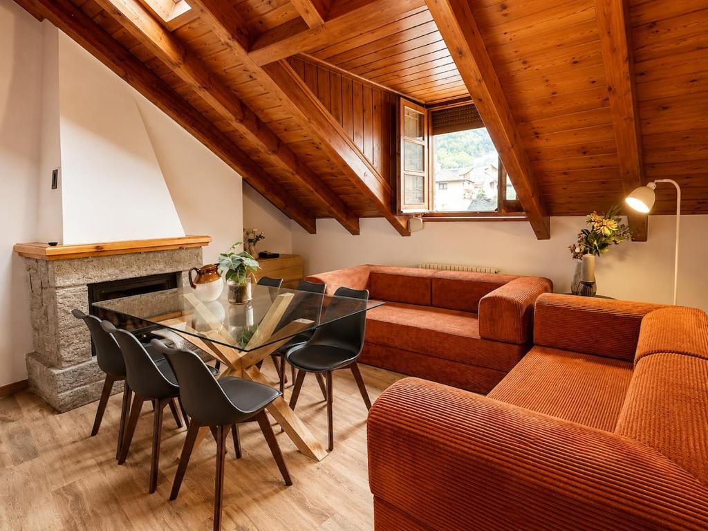 Céntrico ático de diseño con vistas al Pirineo - BENASQUE - 1