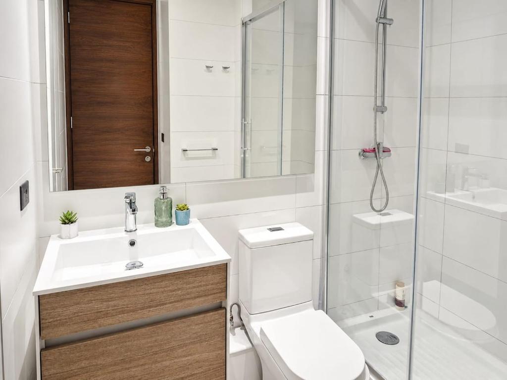 Modern Studio in Front of the Metro Privileged View - 3