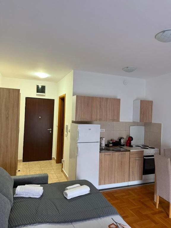 Old Airport Apartment - 5