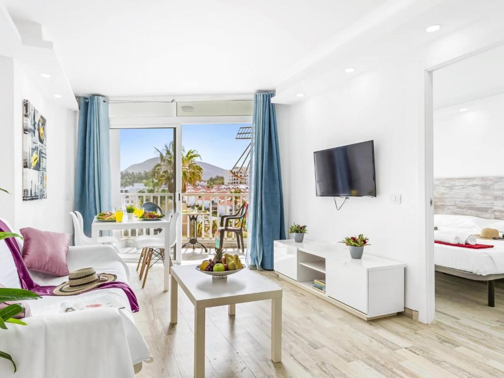 Blush Palm Apartment - 3