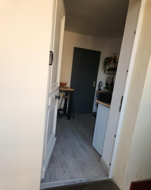 Cozy studio with sleeping area-cool comfort - 5