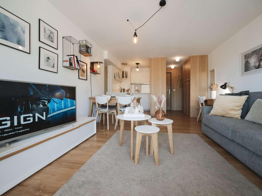 Appartement rénové 47m² - 6 pers, proche pistes et commodités, quartier animé, parking inclus - FR-1-545-32 - 2