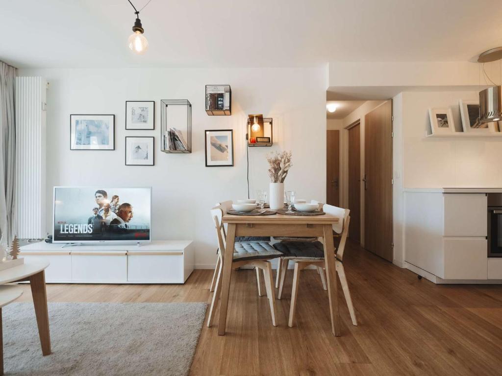 Appartement rénové 47m² - 6 pers, proche pistes et commodités, quartier animé, parking inclus - FR-1-545-32 - 3