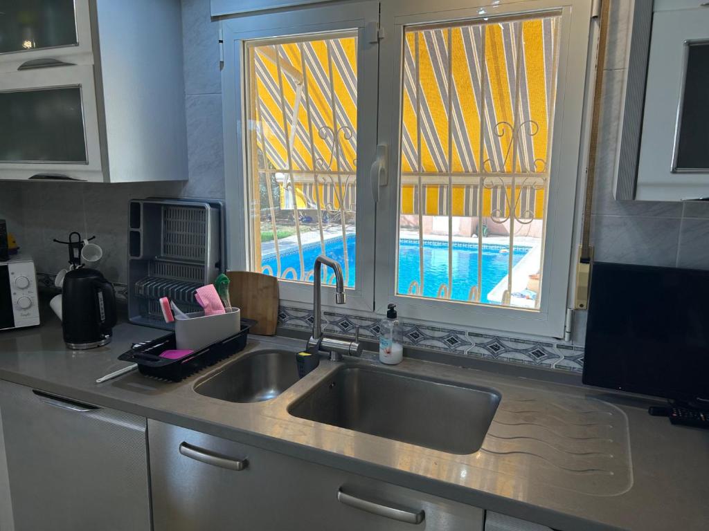 Stunning 3 bed Villa with large pool - 4