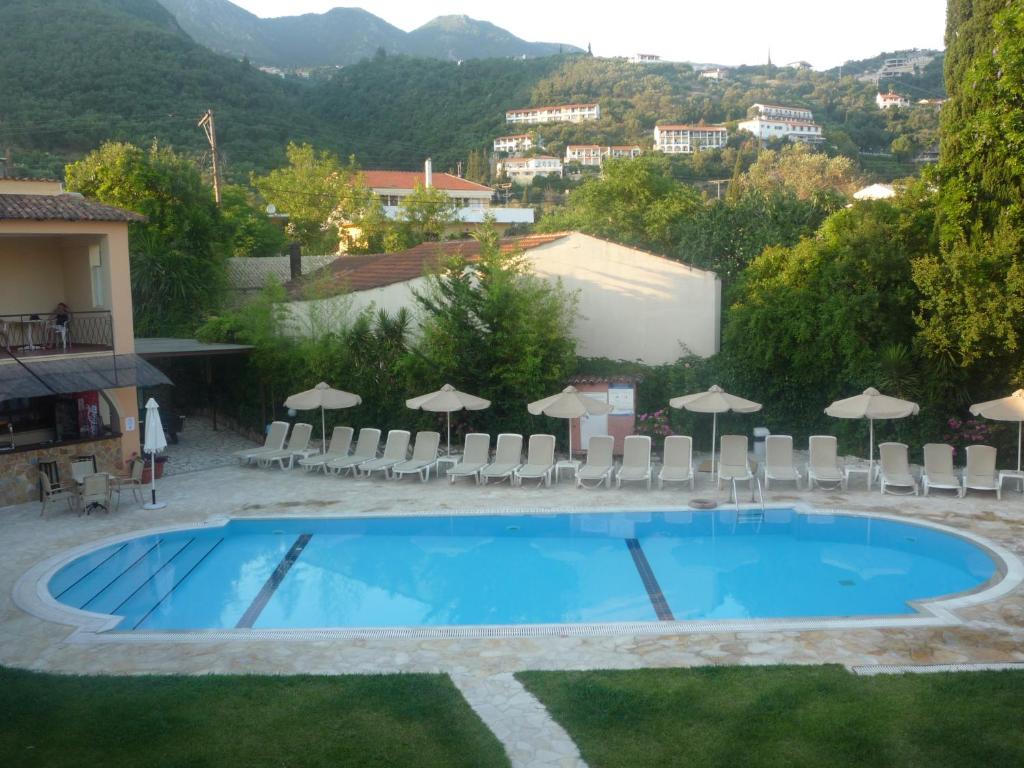Annaliza Apartments — Swimming pool in Ypsos, Ionian Islands