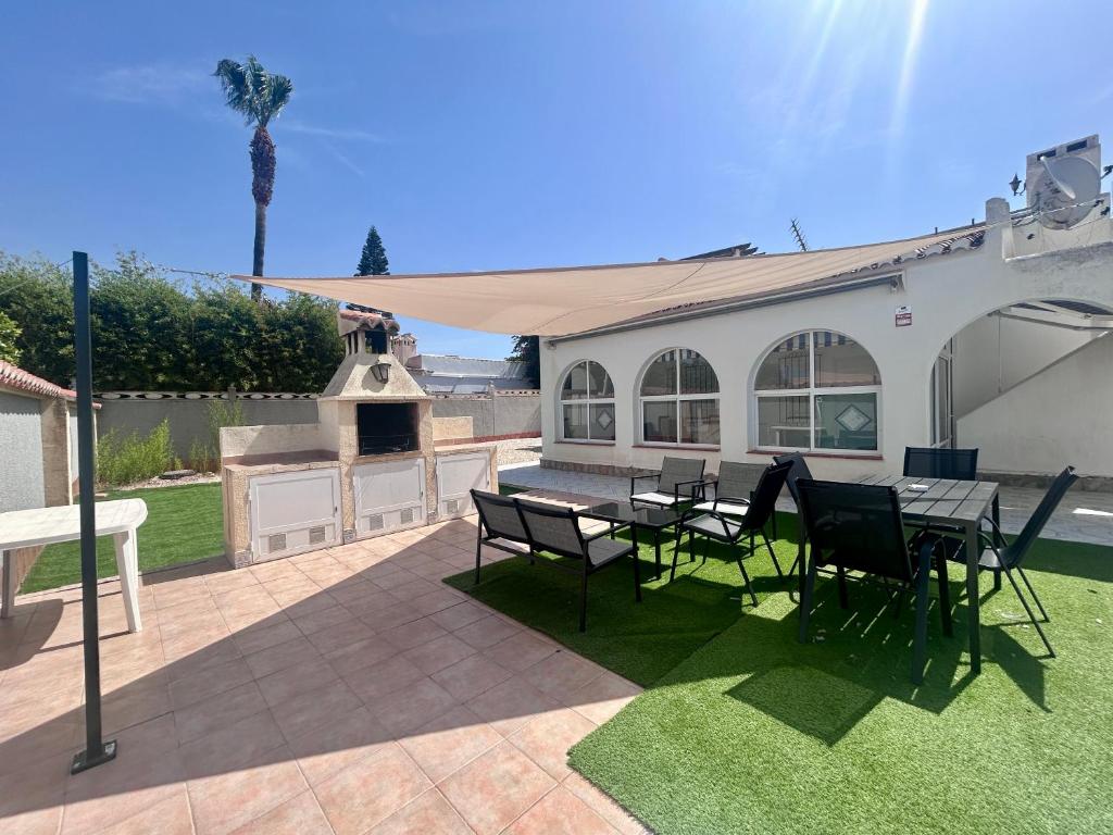 Villa with Pool, Chill-Out & BBQ - 2