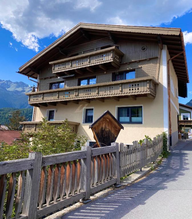 Haus Dilitz-Theiner - Bachblüte - 2