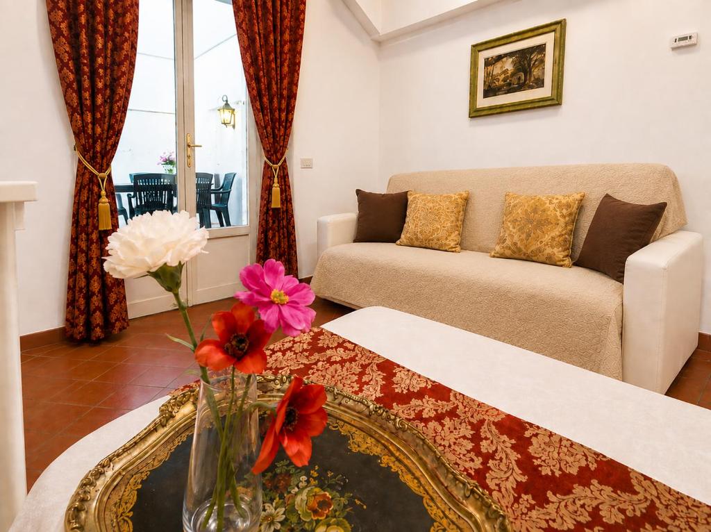 Florentine Style Central Apartments - 4