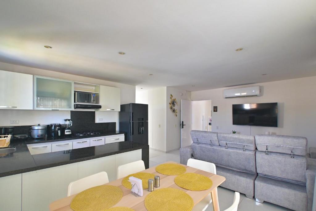 Modern Apartment, 5 Min airport, 10 Min Old Town - 3