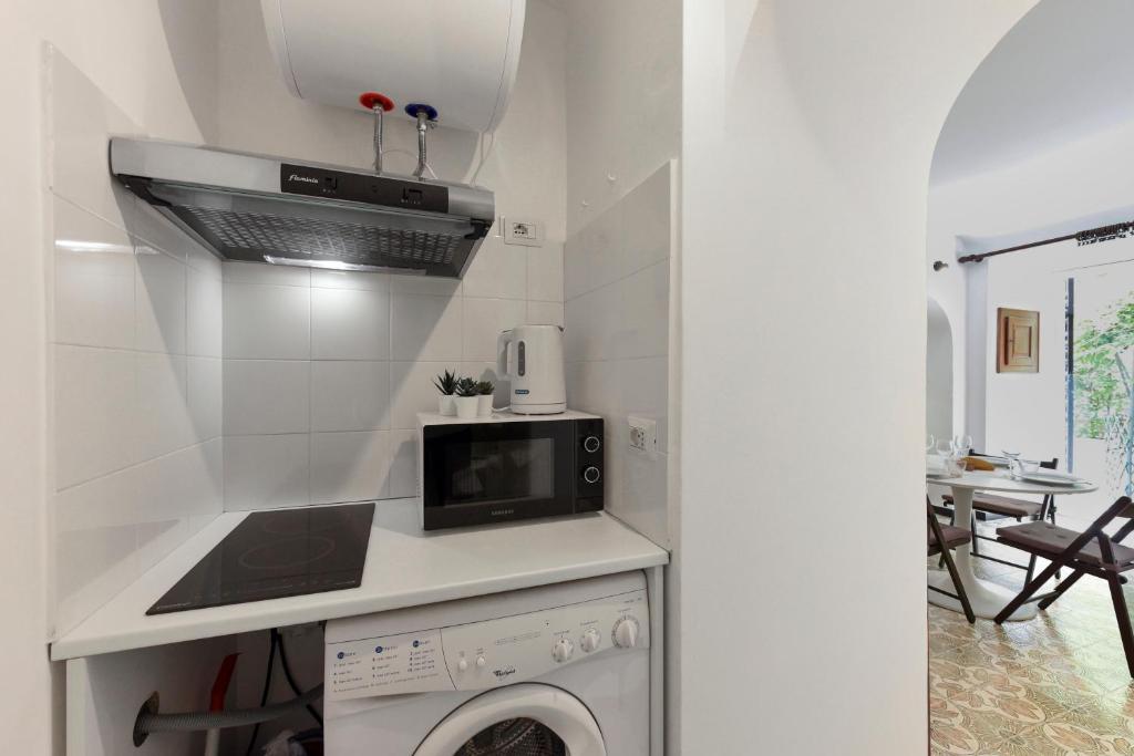 Maisonette Apartment with Outdoor Dining - Happy Rentals - 5