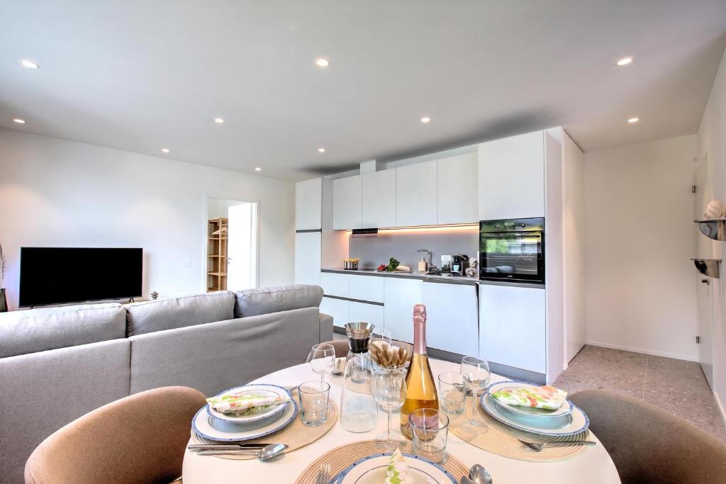 Urban Maggiolina Sunset with Terrace & Mountain Views - Happy Rentals - 3