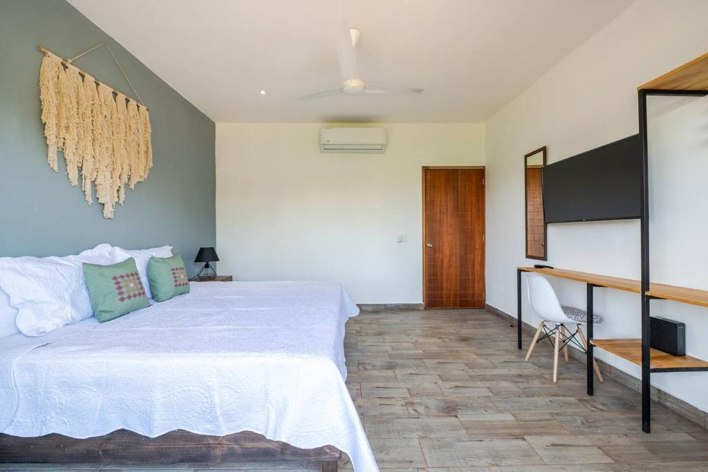 Cozy Loft Downtown Cancun + Terrace + WiFi + AC - 4