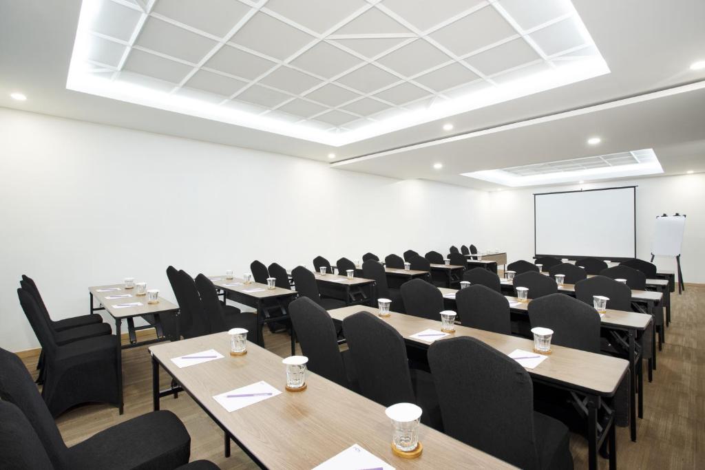 Highly rated by business travelers