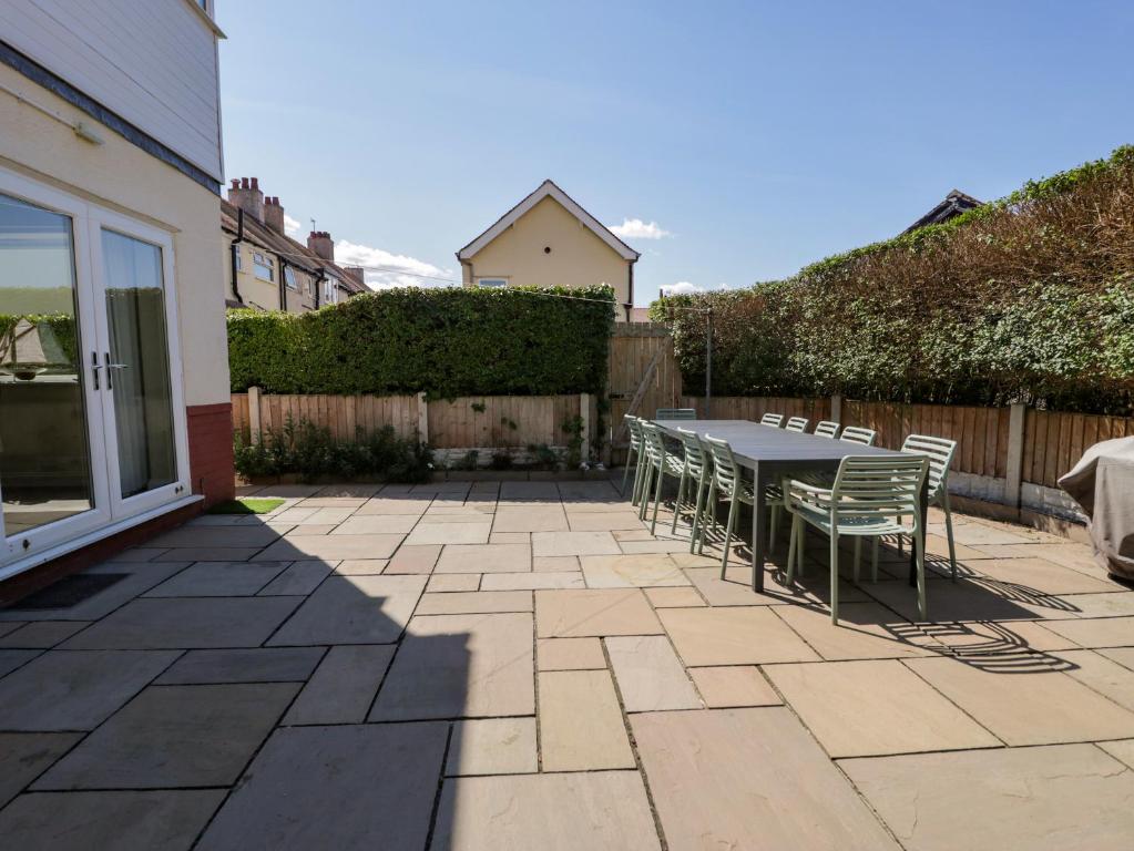 Meadway House, Colwyn Bay photo 6