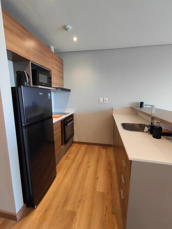 Modern Studio with King Bed and WiFi - 1