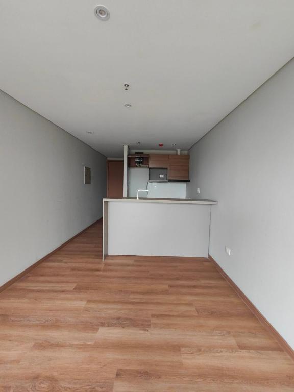 Modern Studio with King Bed and WiFi - 5