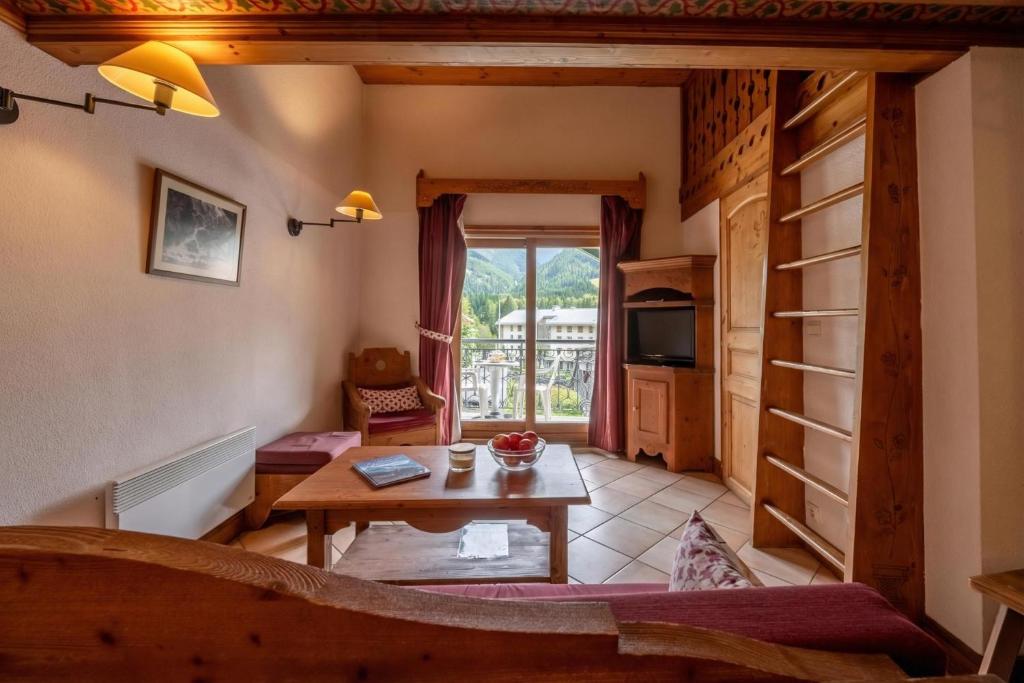 Le Cristal GM20 Mountain View, Pool, Private Sauna & Parking - Happy Rentals - 4
