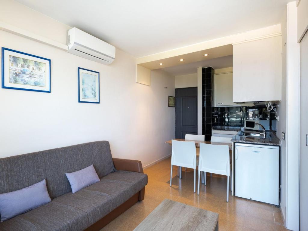 Apartment Standard mit Schwimmbad by Interhome - 2