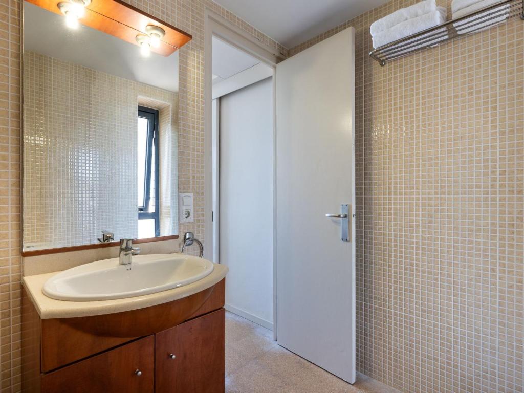 Apartment Standard mit Schwimmbad by Interhome - 5