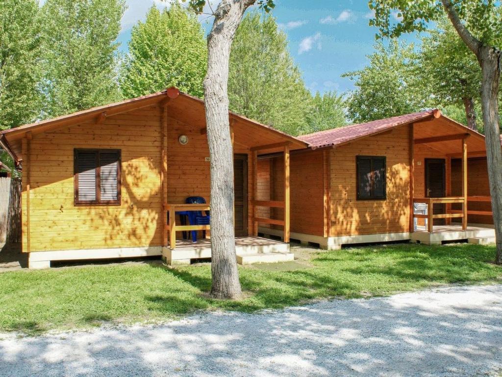 Holiday Home Bungalow aus Holz mit Veranda und nah am Strand- by Interhome - 5