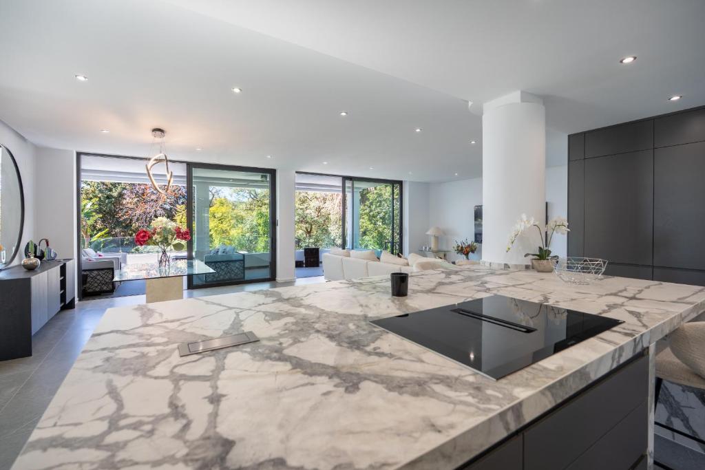 Villa Karma -Elegant Villa with Pool, Garden & Mul - 4