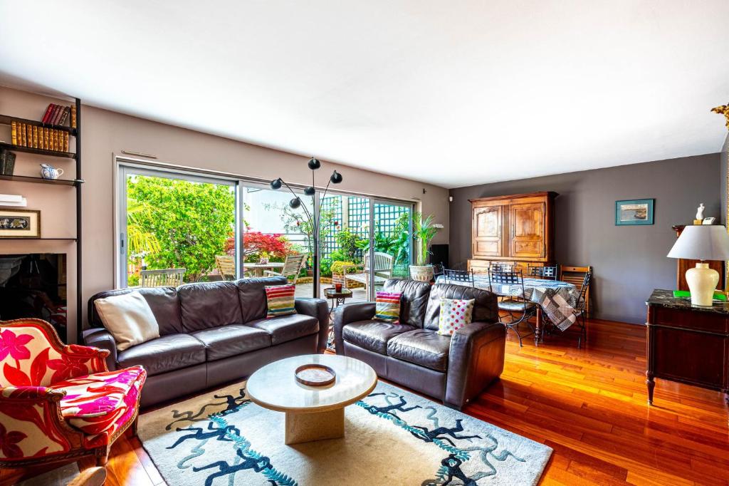 GuestReady - Spacious stay with terrace and views - 1