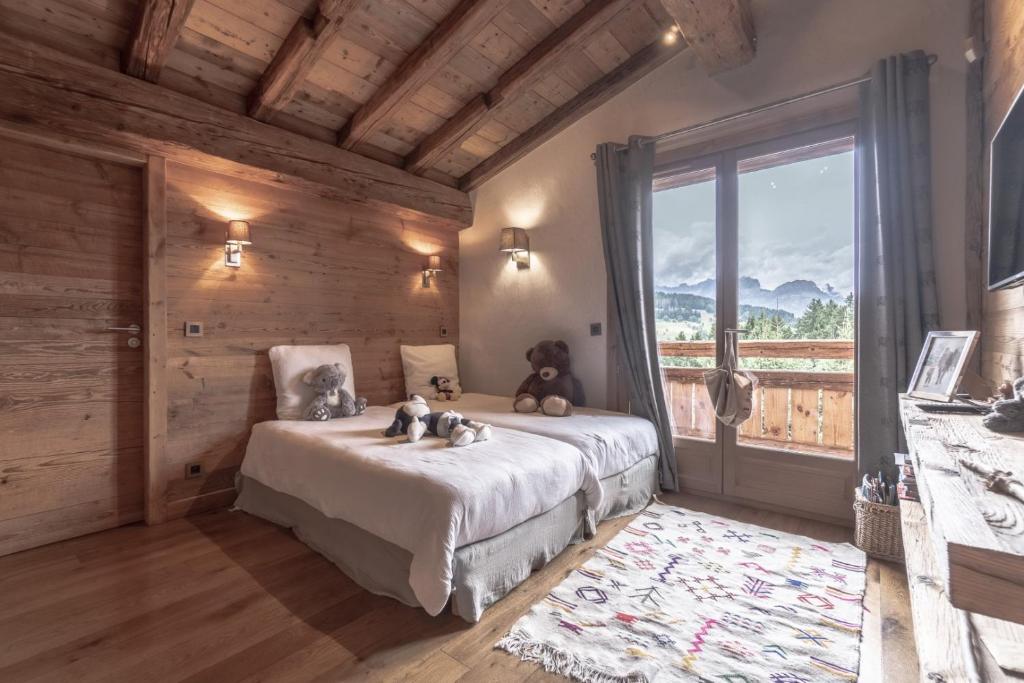 Nice chalet balcony view all within walking distance - 3