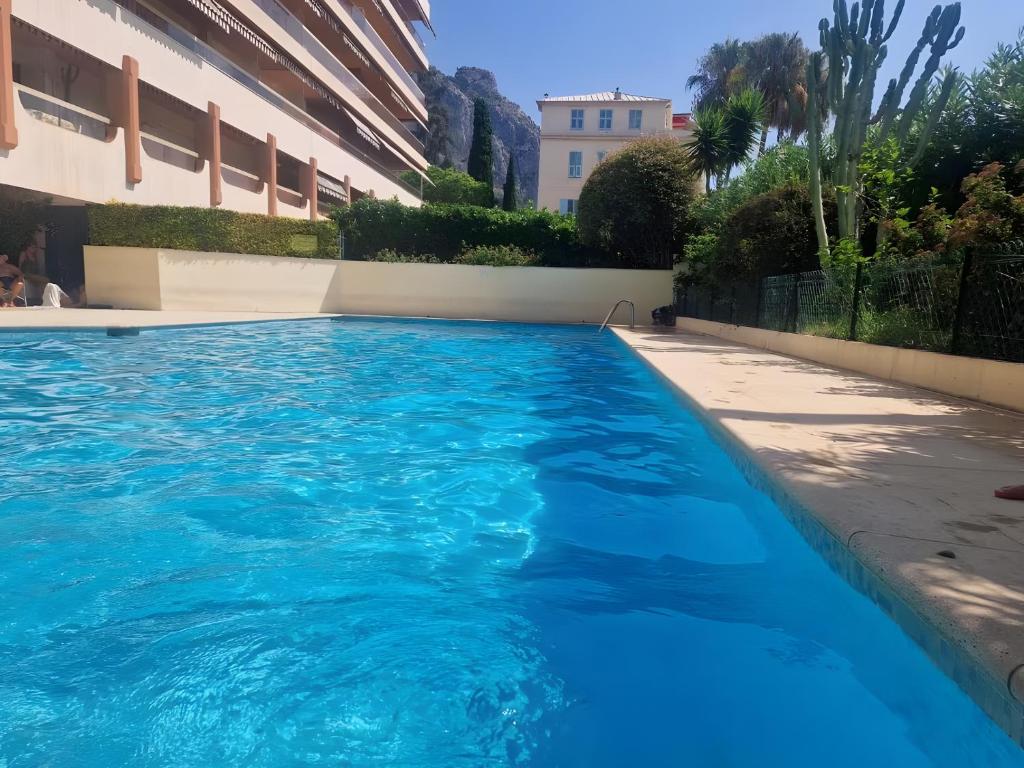 Appart - Piscine et vue sur le port - 2