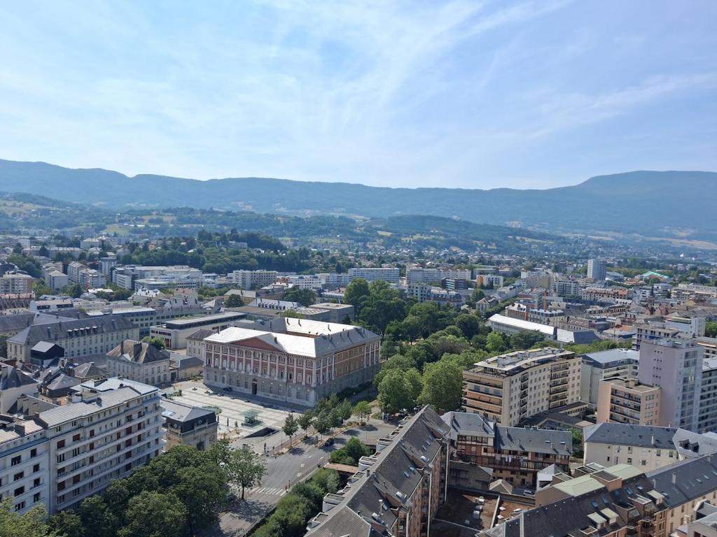 Panoramic 2BR Apartment Center Free Parking Balcony - 1