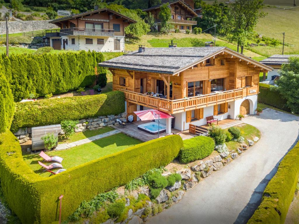 Chalet Alyssum - OVO Network - 2
