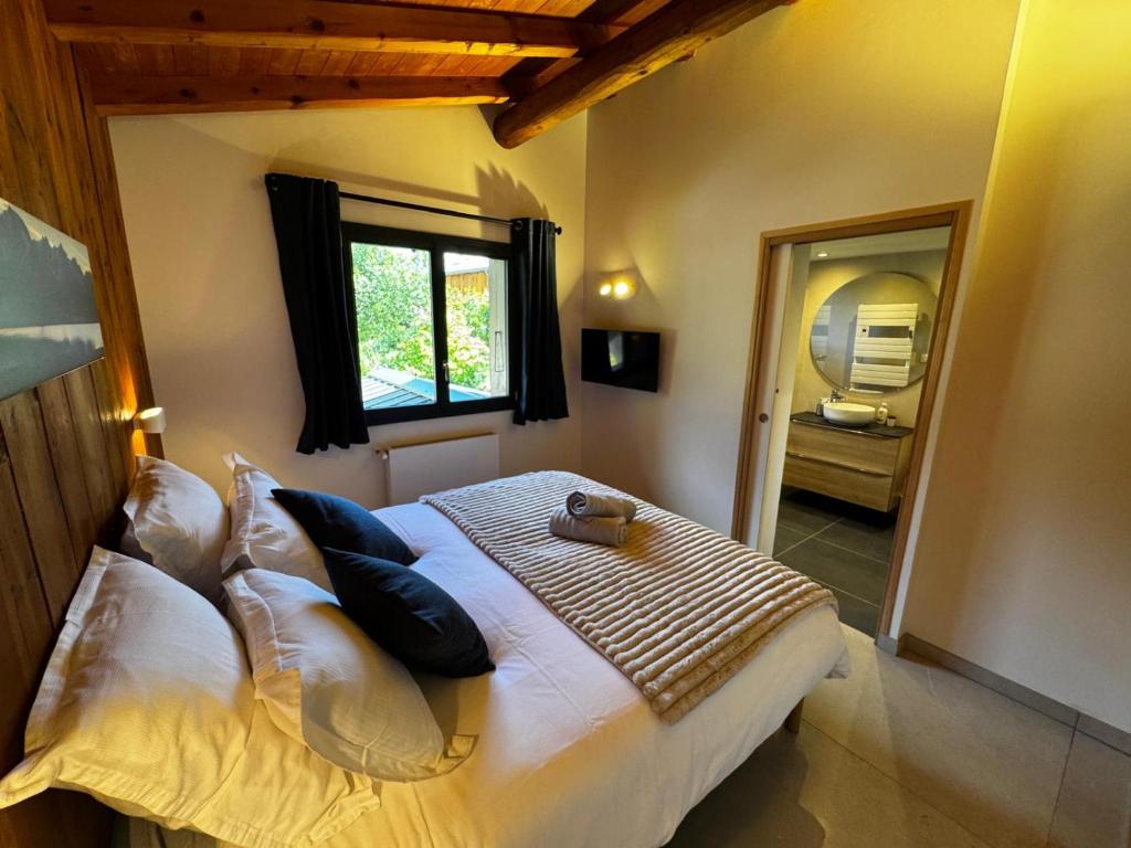 Chalet Blue House - 3