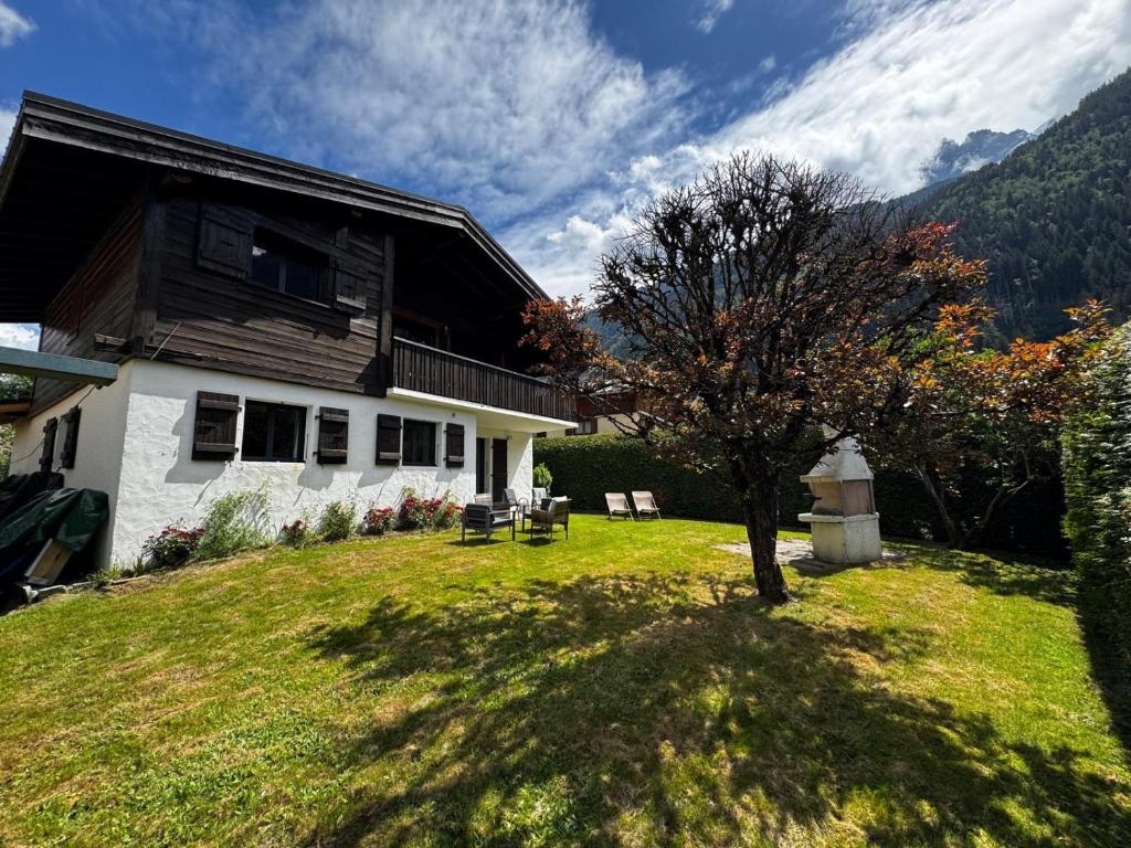 Chalet Blue House - 1