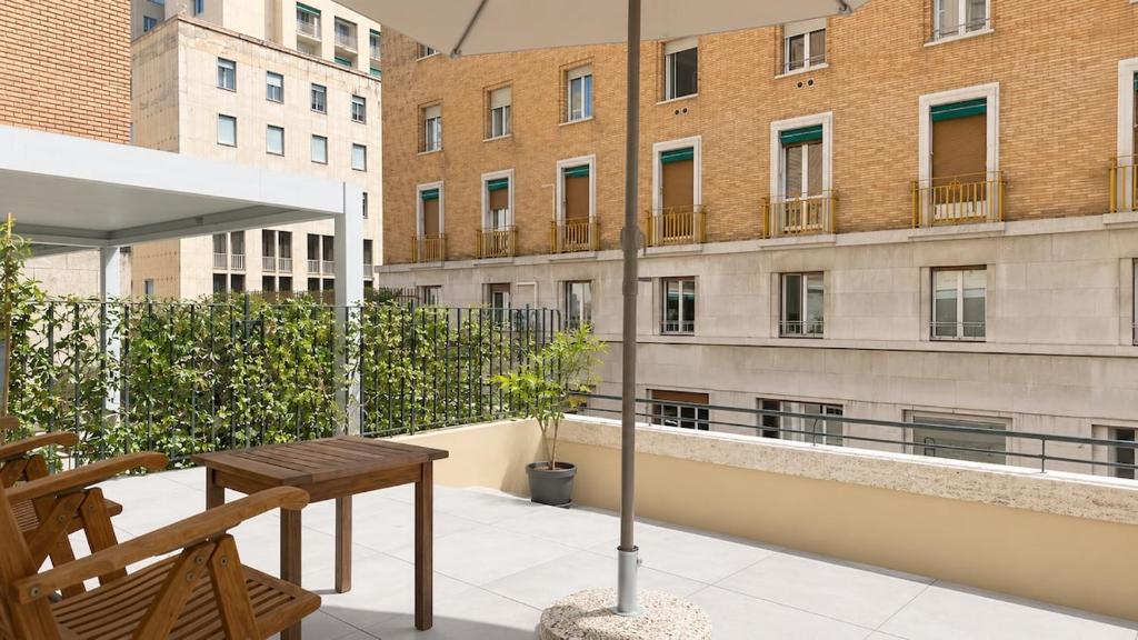Downtown with garage, private terrace and elevator - 4