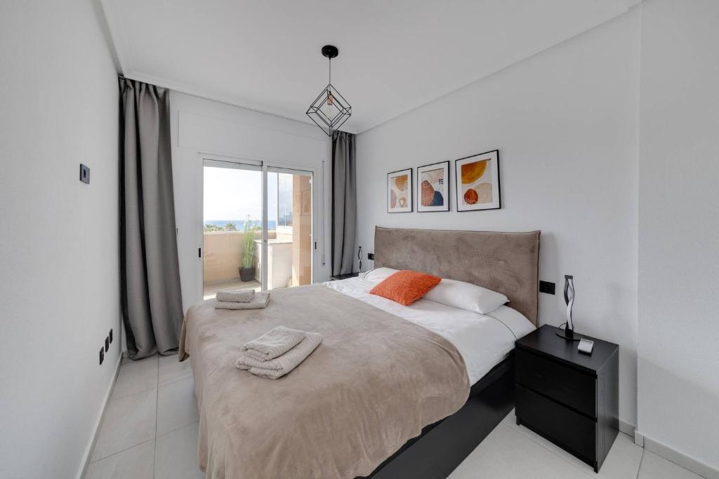 CB Living - Seaview penhouse in Cabo Roig - 3