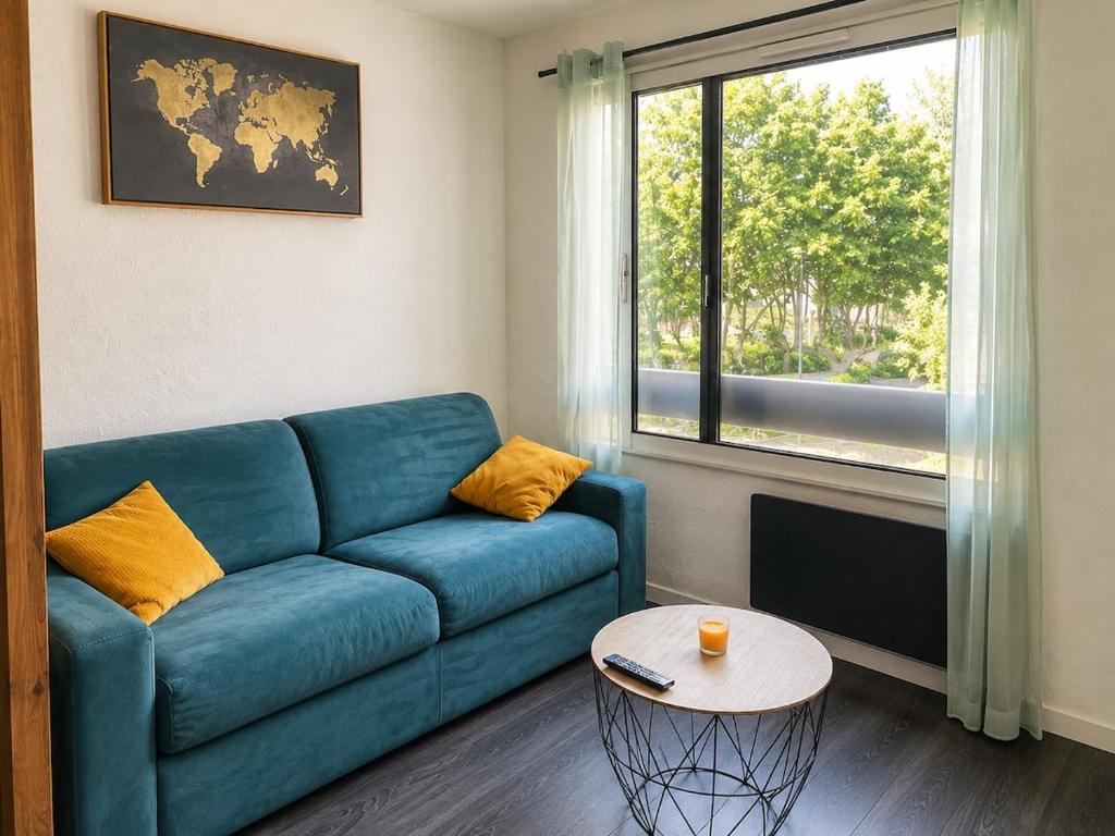 Studio Cosy avec Piscine & Parking au Cœur Fréjus - 4